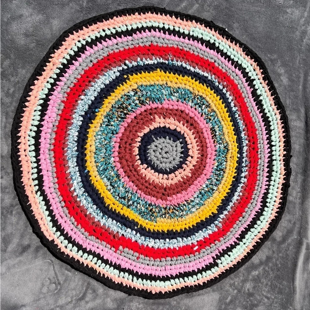 HAND made crochet recycled upcycle bohemian round floor mat Sz 30" - Picture 3 of 9